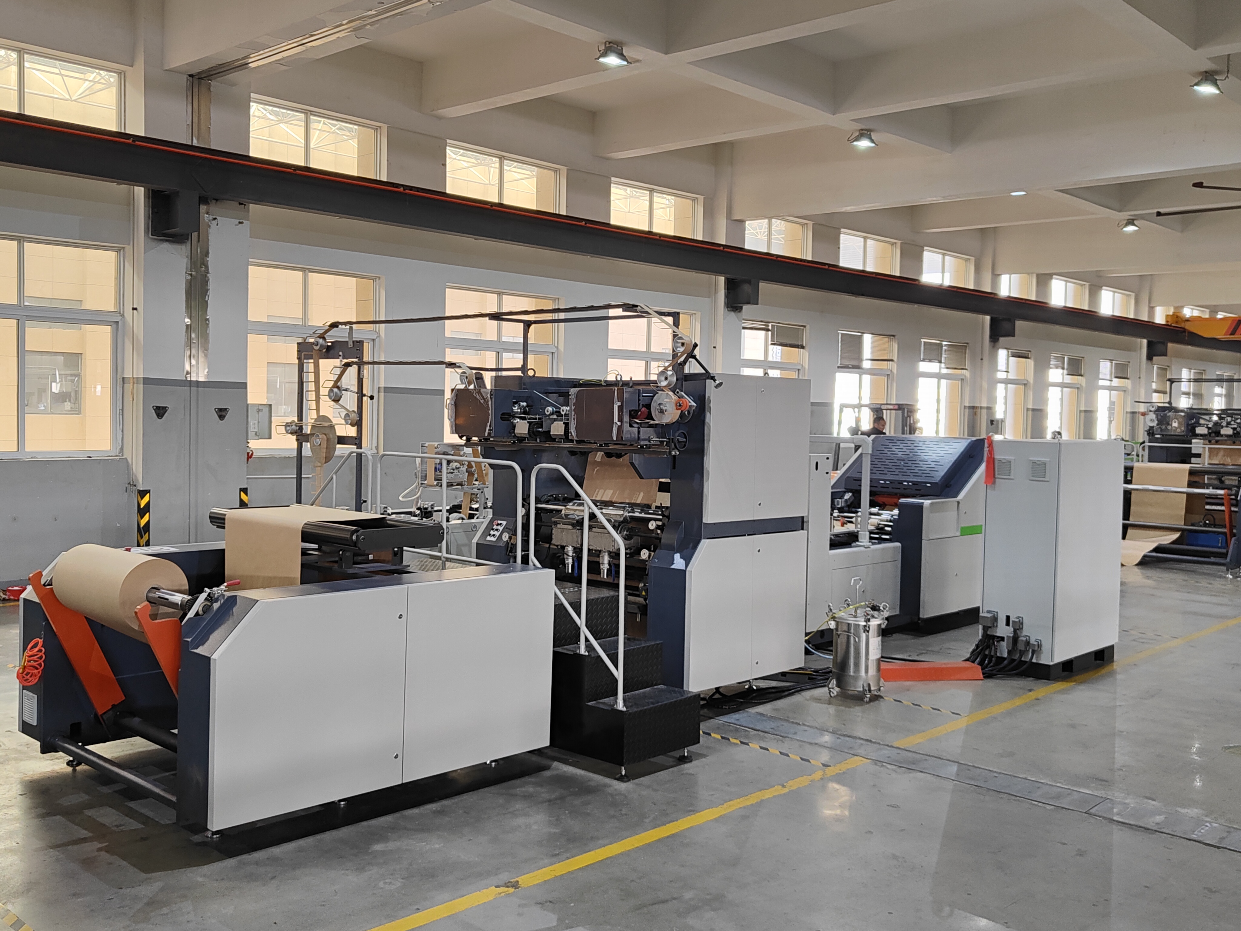 The Versatility And Efficiency of Paper Bag Making Machines